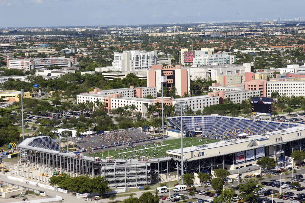Tel-U Jakarta: Kampus dengan Koneksi Industri Kuat